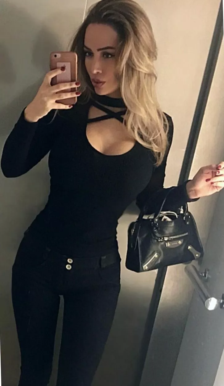 big boobs selfie