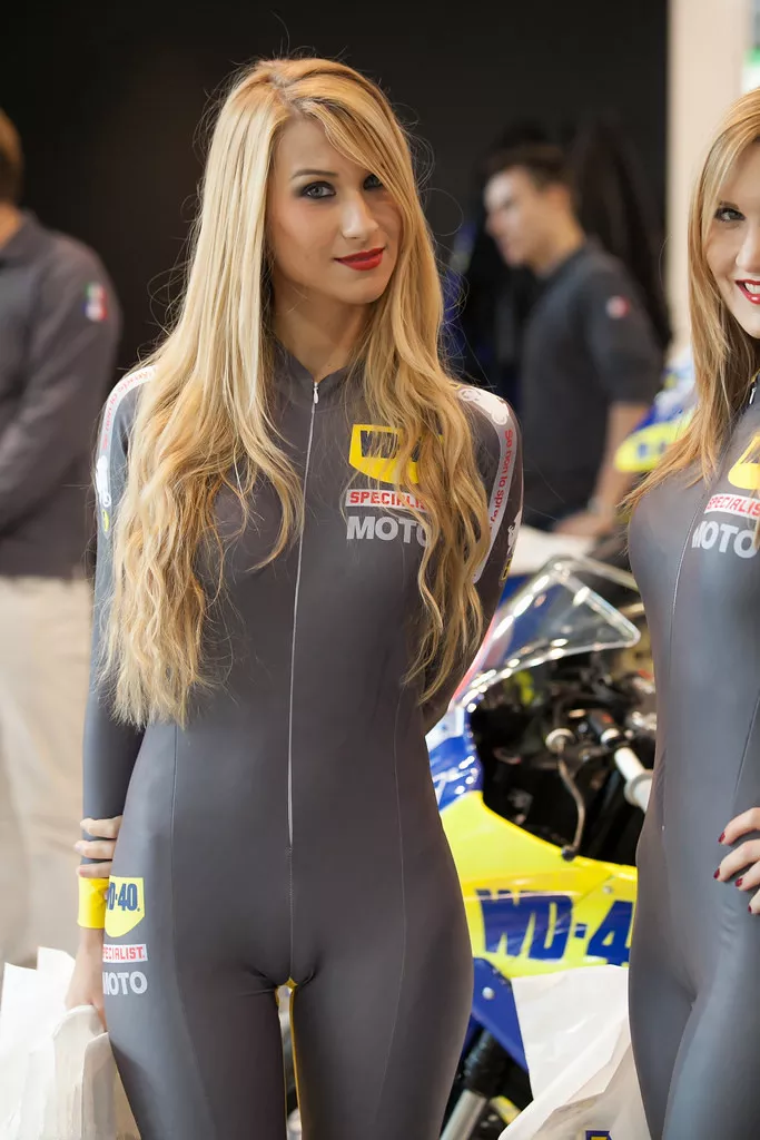 Picture of Racing babe cameltoe