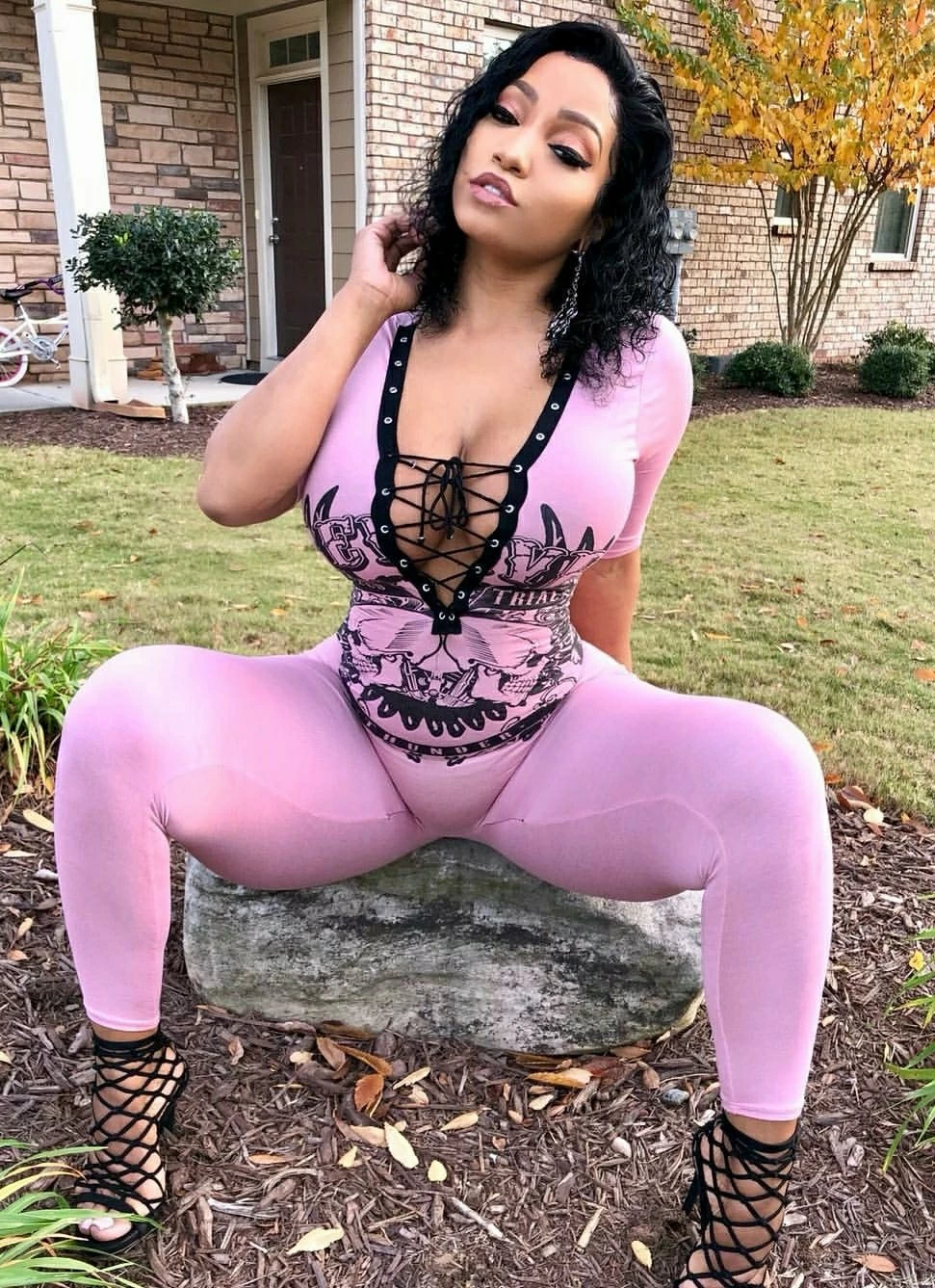 Sexy thicc babe posing in pink massive cameltoe 