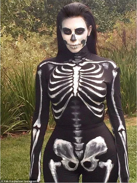 Picture of Sexy babe in Bone suit