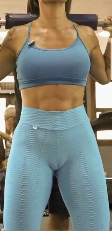 gym babe showing cameltoe tight blue yoga pants