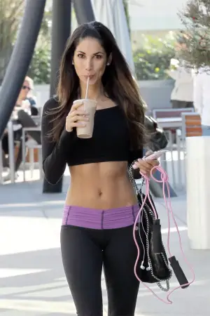 See peahc yoga pants cameltoe from behind in detail free images right here, updated daily!