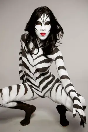 Body paint zebra-less