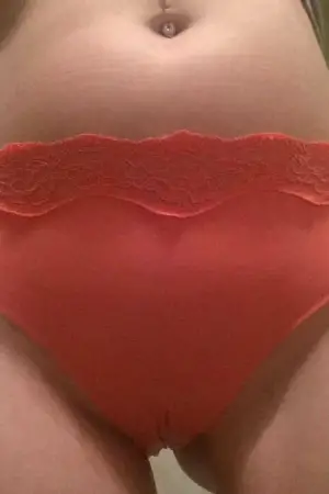 A picture of Closeup red panties thick pussy hosted on ShaveKings.com published Saturday July 4th