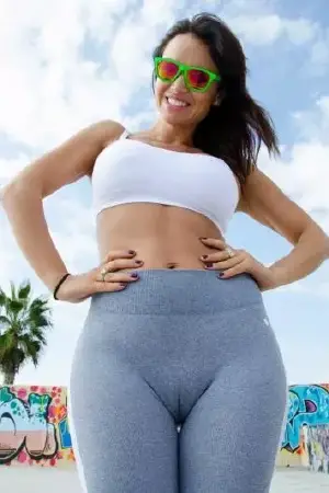 A picture of Outdoor cameltoe hosted on ShaveKings.com published Friday June 19th