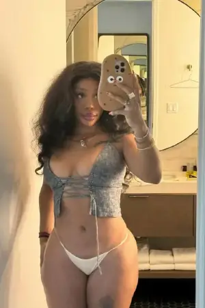 See sexy thicc ebony babe poses for selfie in panties free images right here, updated daily!
