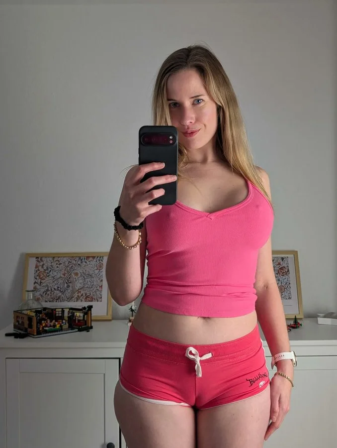 Selfie Mature In Red Tight Pants And Vest Showing Cameltoe