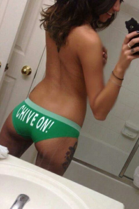 Picture of Teen babe in green panties 